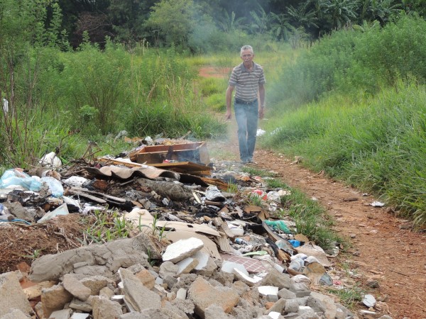 Carlão visitou área a pedido de moradores do Planalto do Sol