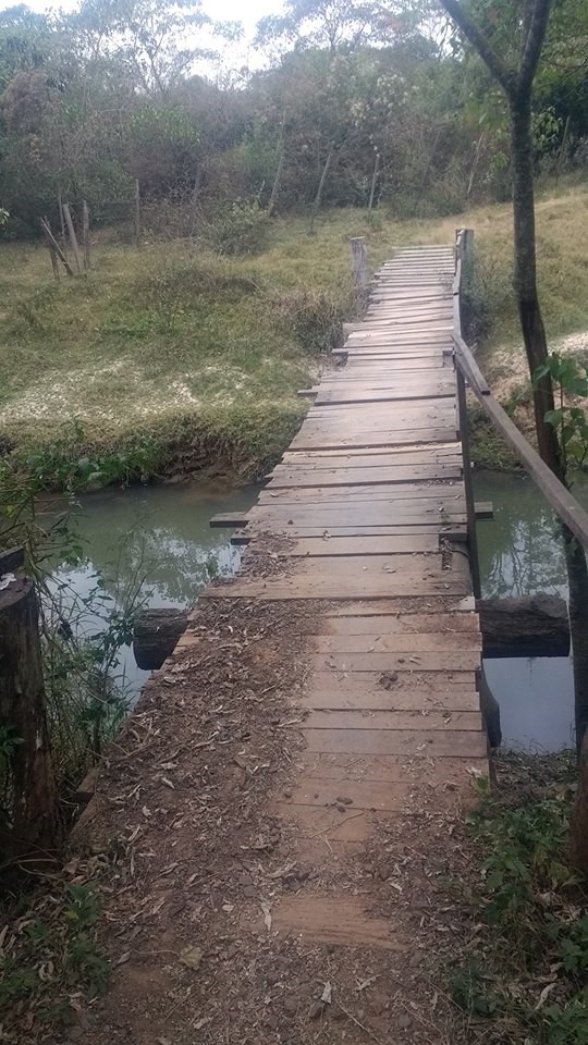 Péssimas condições de pinguela tem preocupado pedestres