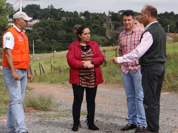 Secretário ouviu pedidos de lombada e limpeza de área