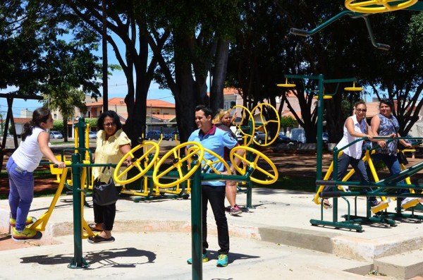 A pedido de Pinguim, academia foi instalada no Jardim Pérola