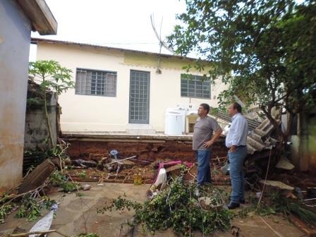 Juca visita moradores do Siqueira Campos.