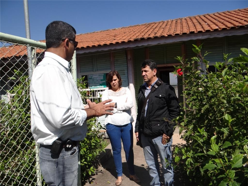 Kadu conversa com inspetor Duarte, da Guarda Municipal