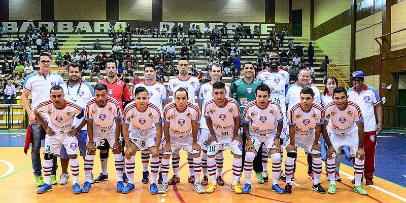 Equipe de futsal San Rochester é homenageada por Bebeto