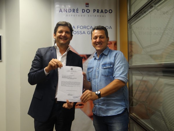 Kadu durante visita ao deputado André do Prado