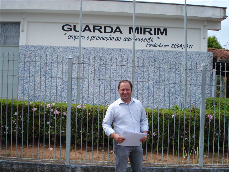 Juca visitou a Guarda Mirim para debater assunto, antes de protocolar projeto