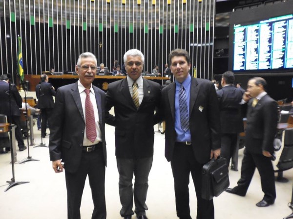 Giovanni e Carlão com Major Olímpio Gomes em Brasília .
