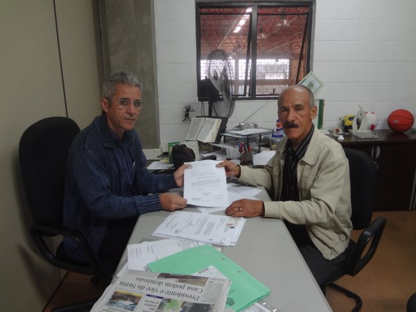 Abaixo-assinado foi entregue ao secretário de Esportes