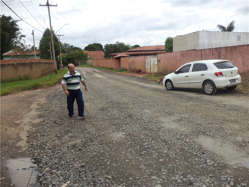 Rua Sebastiao Furlan recebeu manutenção a pedido de Carlos Fontes.