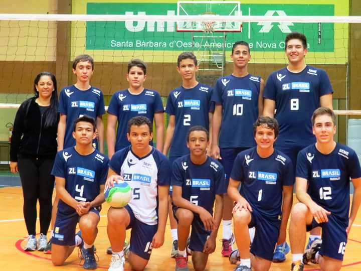 Bebeto homenageia treinadora de voleibol da SEME