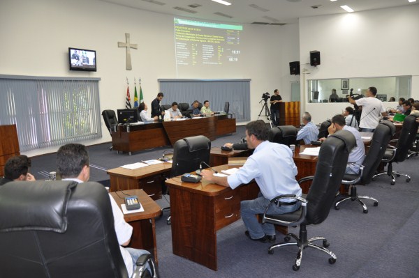 Vereadores votam cinco vetos e dois projetos na 16ª sessão.