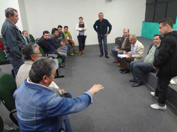 Pereira em reunião sobre o Corredor Metropolitano.