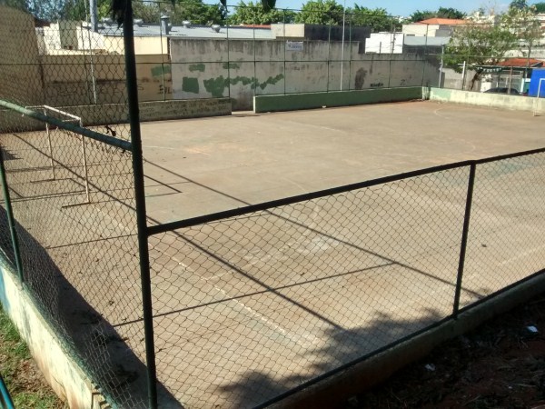 Quadra da Vila Sartori está sem nenhuma marcação no solo