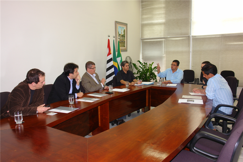 Encontro reuniu vereadores e representantes da empresa