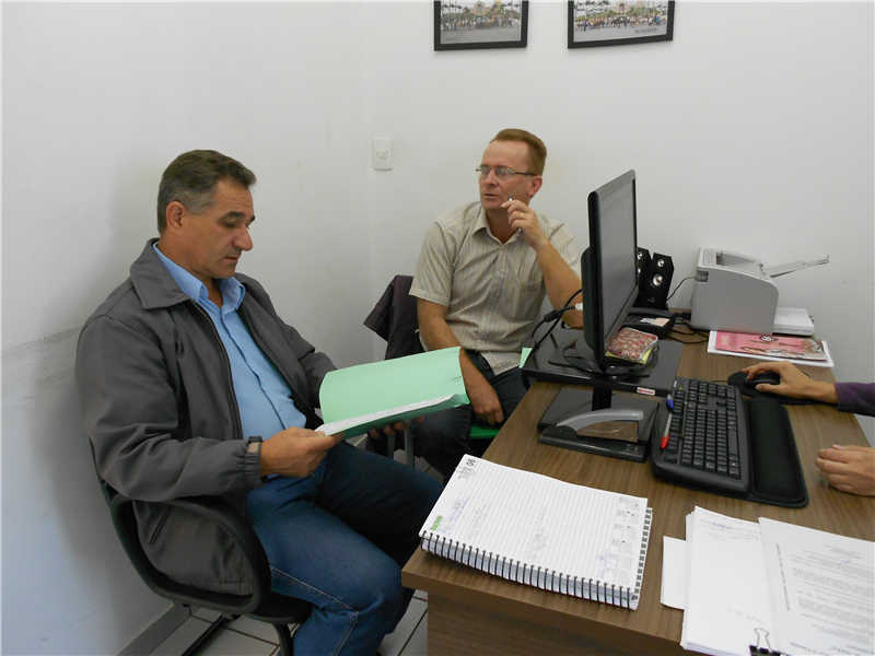 Ademir e Joi Fornasari conversam sobre projeto de autoria do vereador Wilson da Engenharia