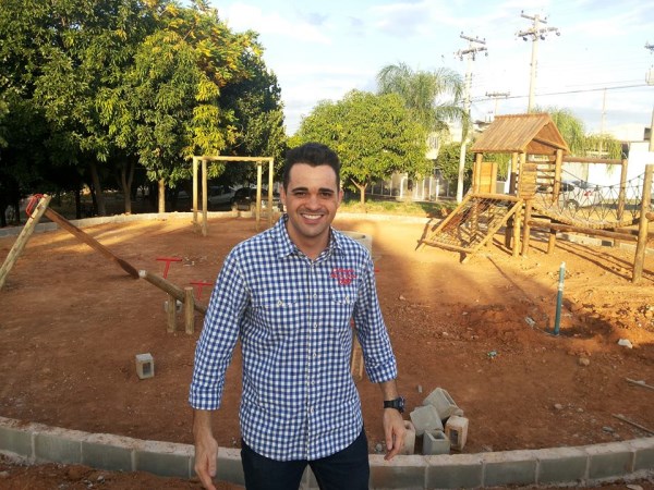Pinguim acompanha obras entre Jardim Pérola e São Fernando.
