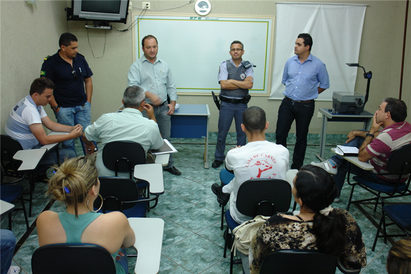 Pinguim e Juca participaram de reunião na Zona Leste com representantes da Guarda Municipal e da PM