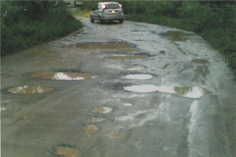 Via esburacada no bairro de chácaras Pinheirinho