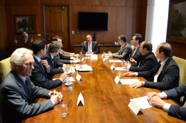 Reunião foi promovida, hoje (6), no gabinete do governador 