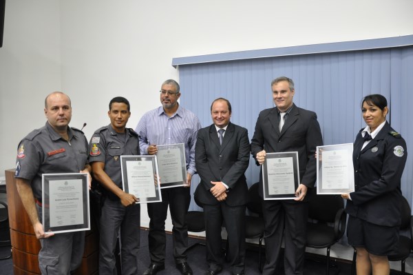 Juca homenageou diferentes profissionais em evento na Câmara