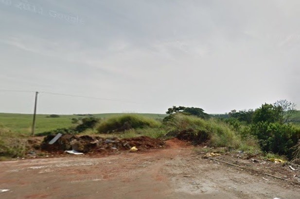 Giovanni pede limpeza em área pública do Residencial Furlan.