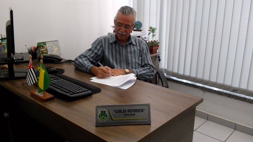 Carlão Motorista assina projeto.