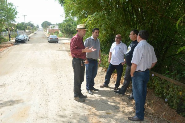 Celso Ávila acompanhou visita de engenheiros ao bairro