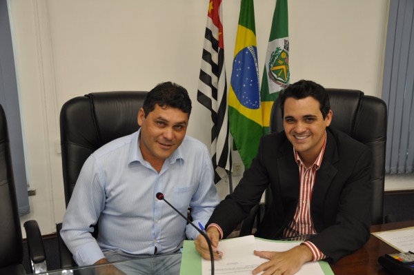 Pinguim promulgou lei criada pelo vereador Bebeto