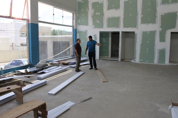 Bebeto vistoriou obras no novo Centro de Especialidades