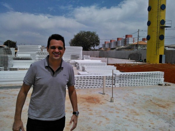 Pinguim visitou obras de creche no Jardim Dona Regina