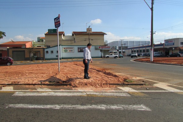 Celso esteve também no trevo do bairro São Francisco.