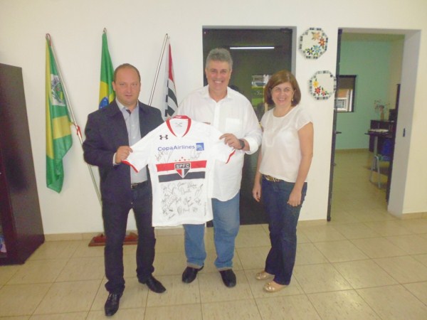 Juca efetuou entrega da camisa autografada nesta manhã