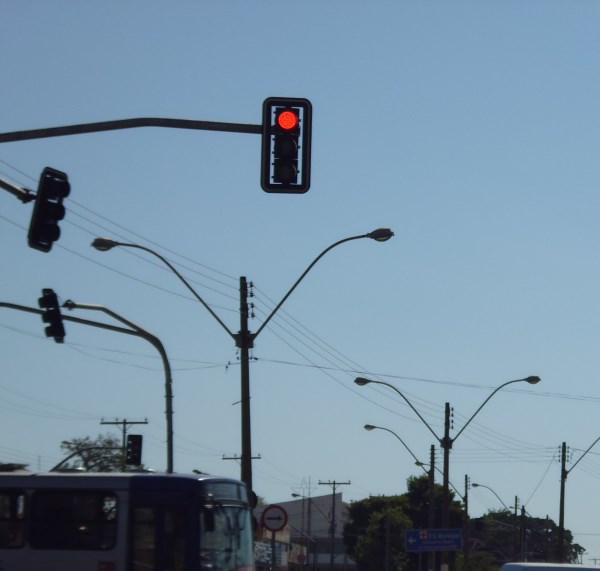 Carlão quer semáforos em dois cruzamentos da cidade.
