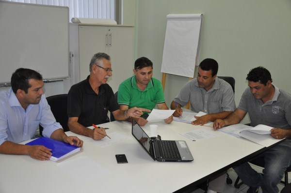 Vereadores promoveram nova reunião para analisar documentos