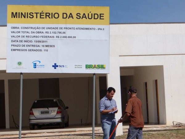Kadu verifica obras de finalização da UPA do Santa Rita.