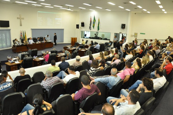 Plenário ficou lotado durante a sessão desta terça-feira