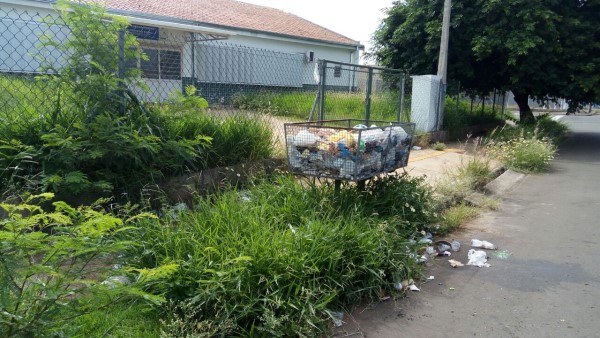 Abandono do prédio tem revoltado moradores do bairro