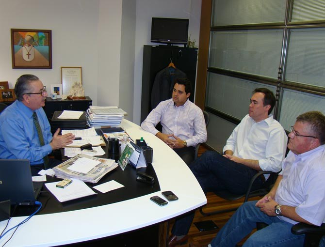 Pinguim e Denis em reunião com o deputado Chico Sardelli