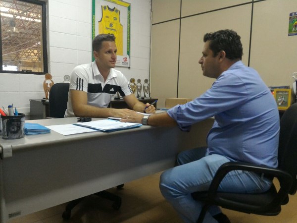 Celso em reunião com secretário de Esportes.