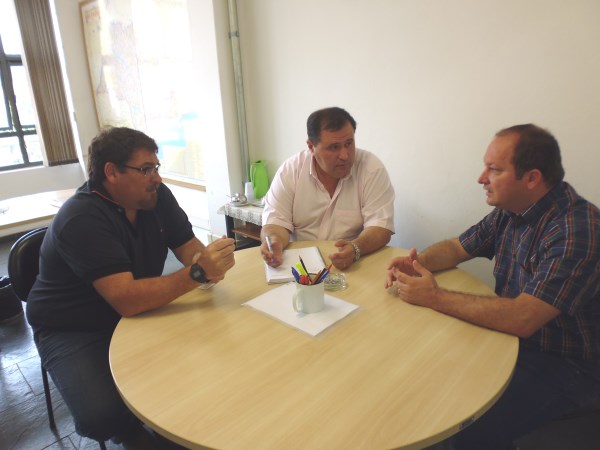 Juca em reunião, hoje (19) pela manhã, na CDHU, em Campinas.