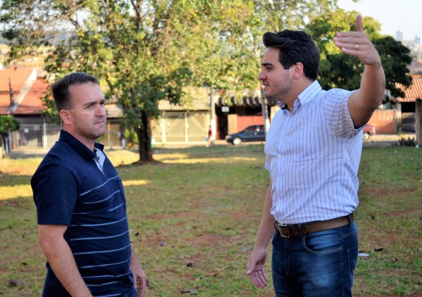 Felipe e Isac visitaram área que receberá nova academia