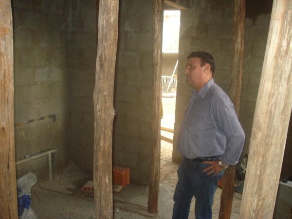 Carlos Fontes em visita às obras da creche "Zinho Saes".