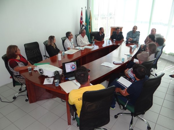 Dr. Edmilson promove reunião sobre o Meio Ambiente. 