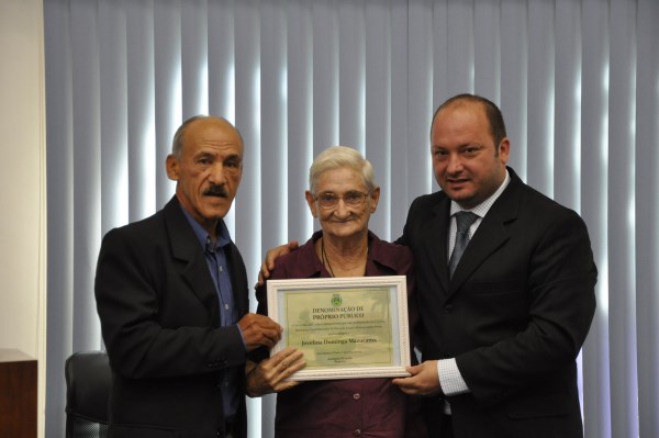 Dona Jovelina foi homenageada com denominação de escola