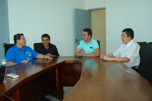 Bebeto, assessor de Pinguim e donos de autoescolas. 