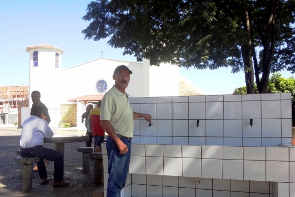 Bebedouro foi instalado no local a pedido do vereador