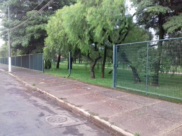 Celso pede recolocação urgente de gradil no Parque dos Ipês.