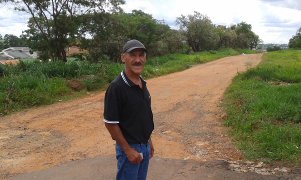 Pereira em visita à rua Euclides da Cunha.