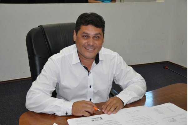Bebeto quer assistência odontológica para servidores.