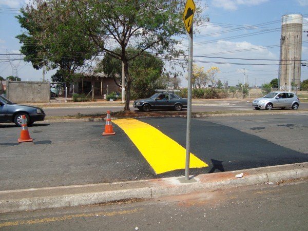 Após pedido de Dr. José, Prefeitura instalou lombofaixas