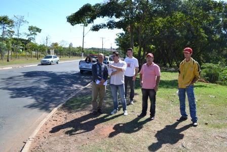 Felipe durante visita com o secretário Rômulo Gobbi.